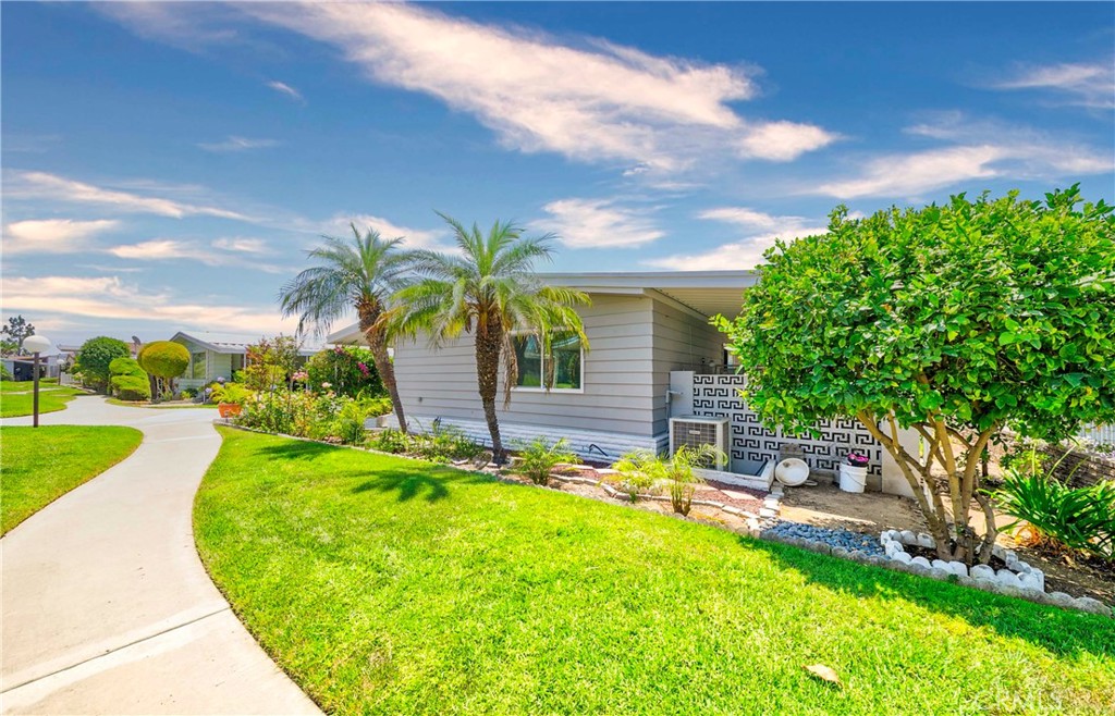 2251 Lake Glen
