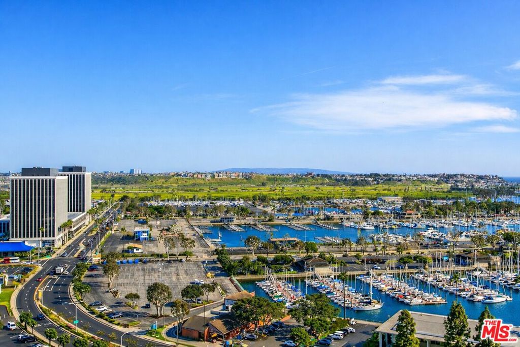 13600 Marina Pointe Drive 1906