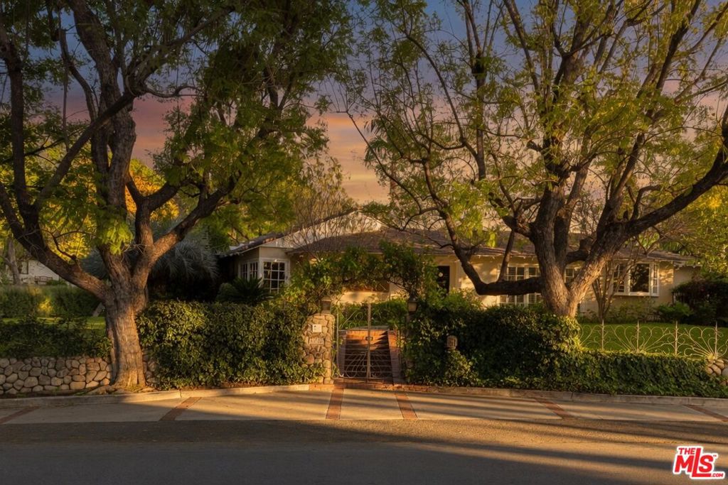13166 Valley Vista Boulevard