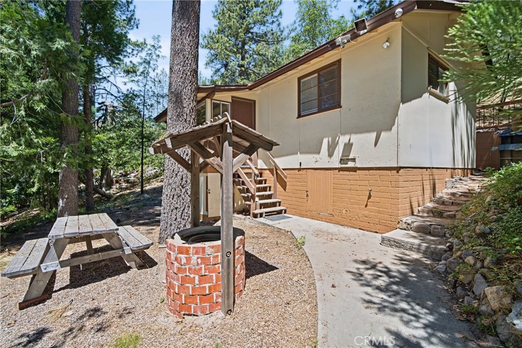 32800 Willow