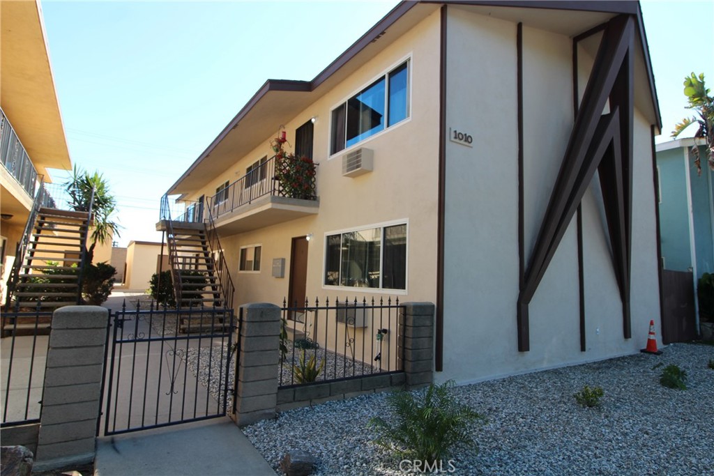 1010 E 32nd