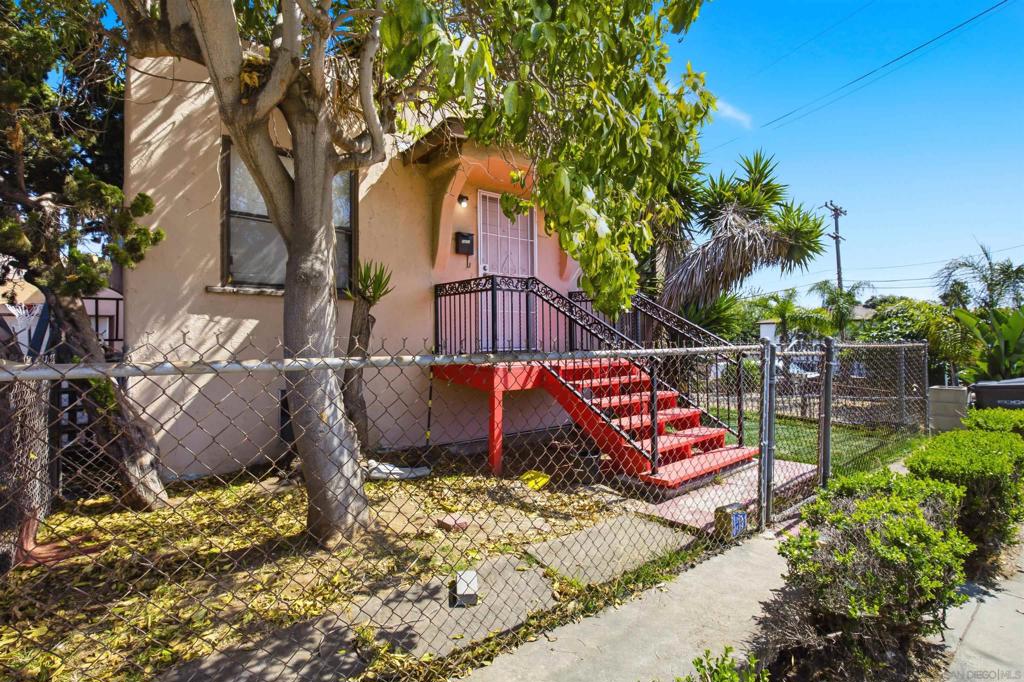 2830 E 8th Street