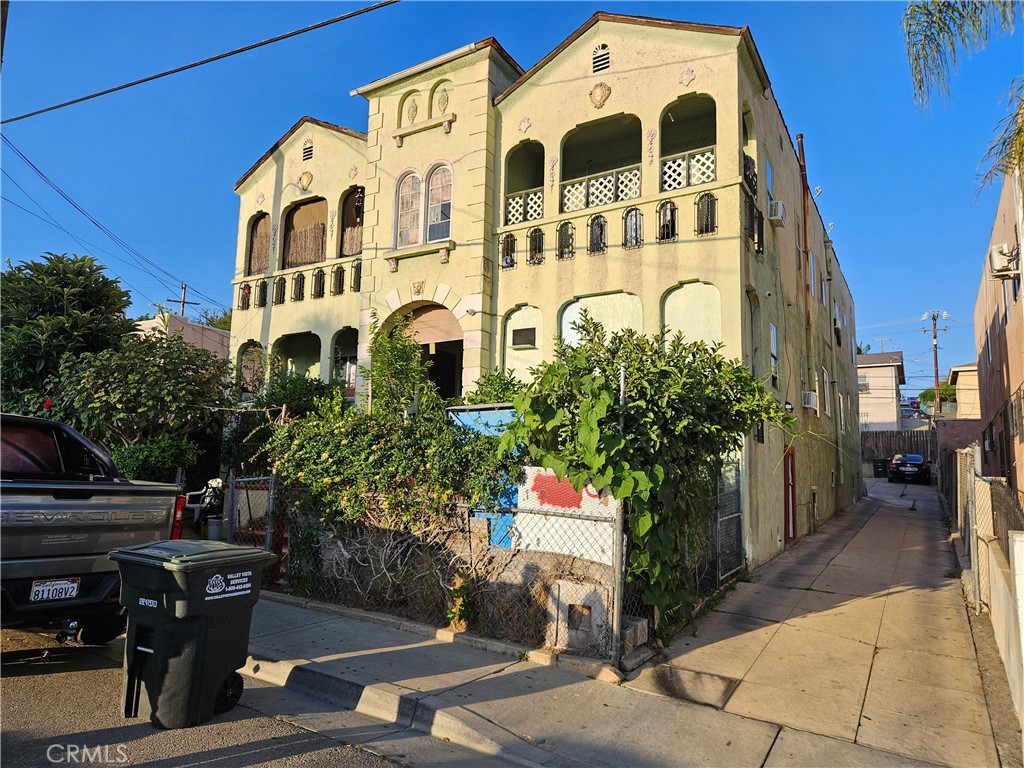 1070 N Alma
