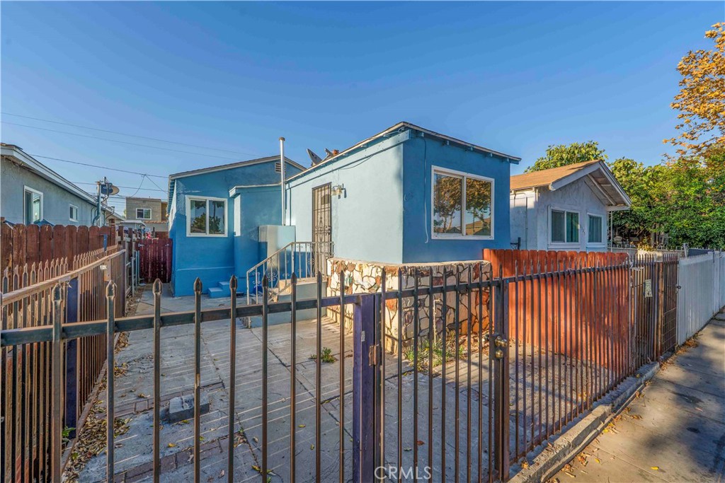 6121 E Olympic