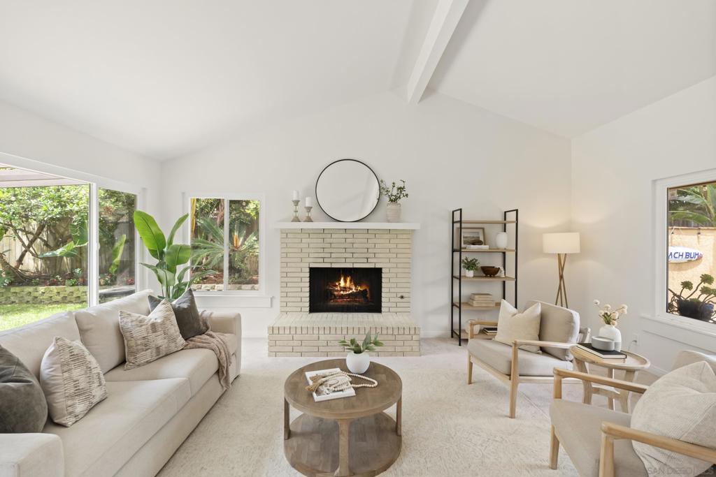 489 La Costa Ave