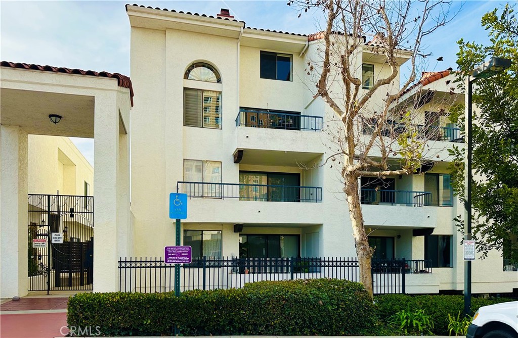 3525 Lebon Drive 204