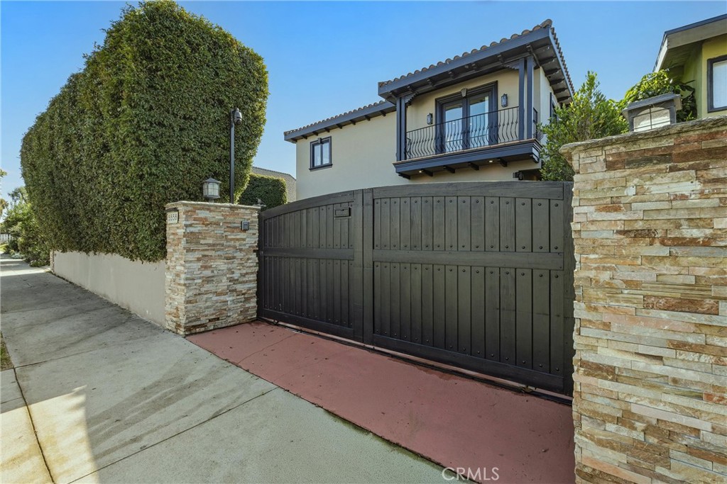 5558 Edgewood Place