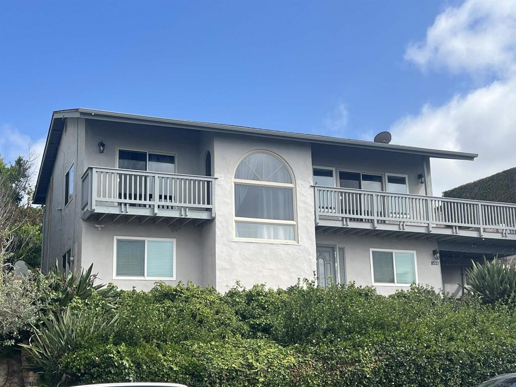 8537 El Paseo Grande