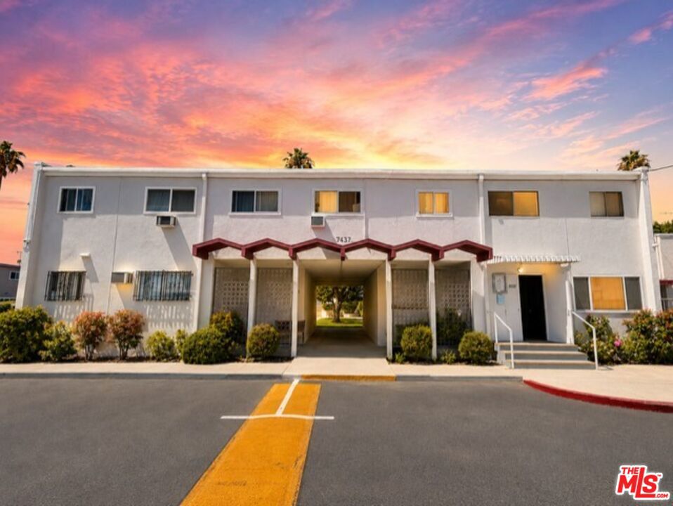 7137 Coldwater Canyon Avenue 12