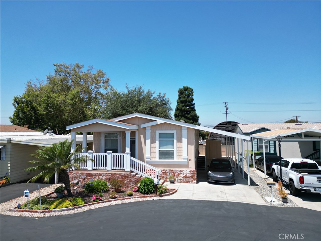 211 Albatross Lane