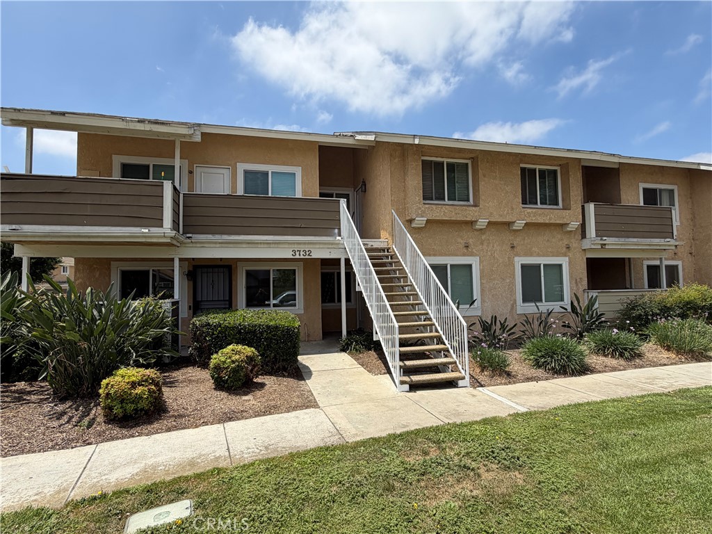3732 Oak Creek E