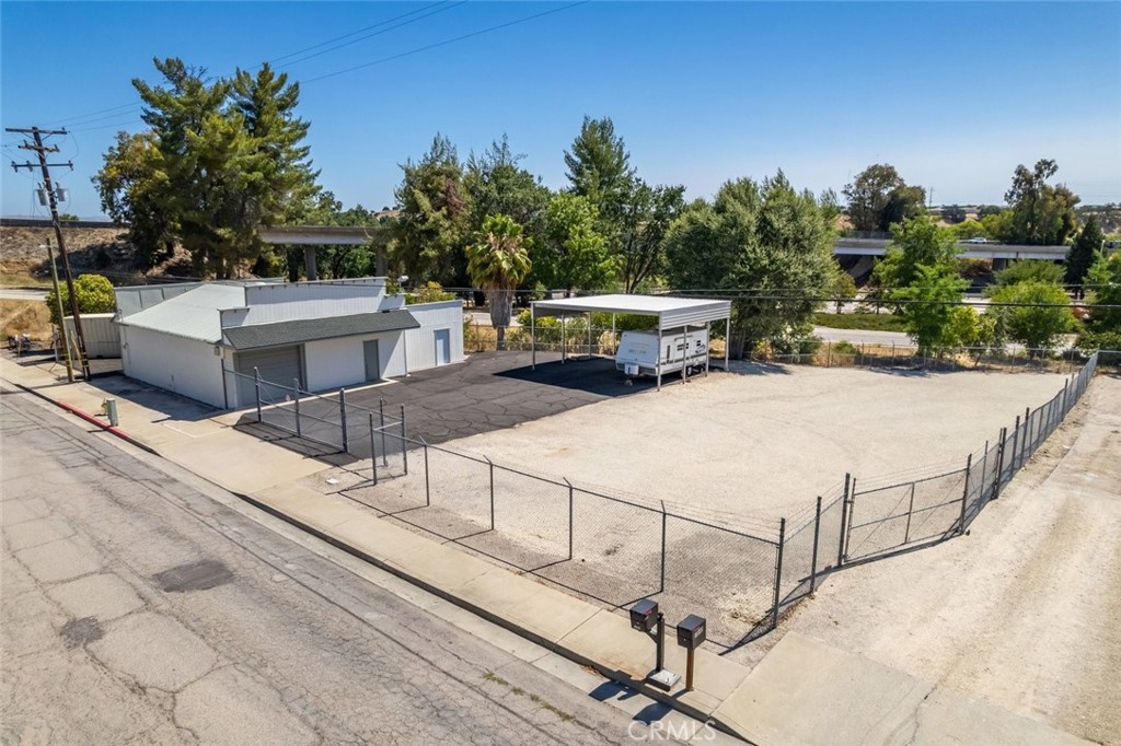 3724 Oak St.
