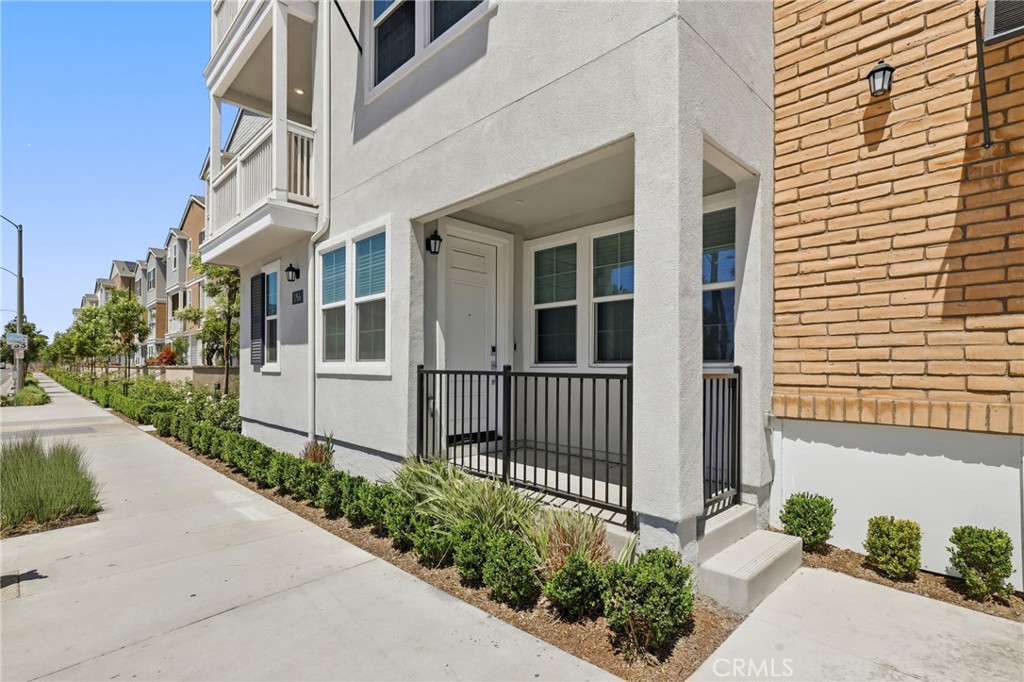 175 W La Palma Avenue 6