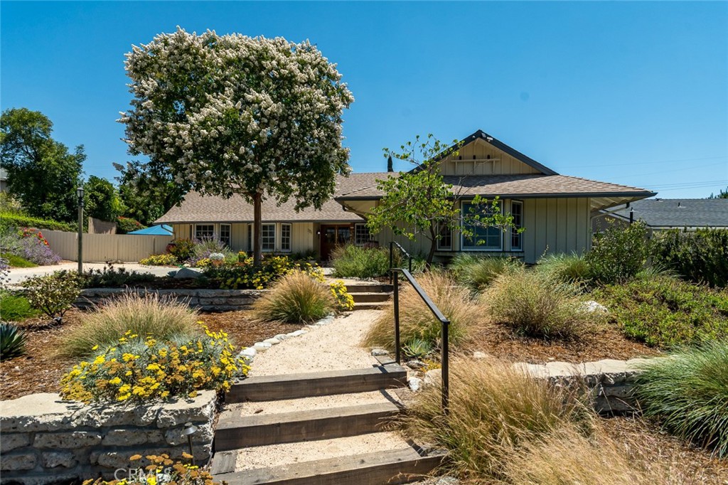 2220 W Silver Tree
