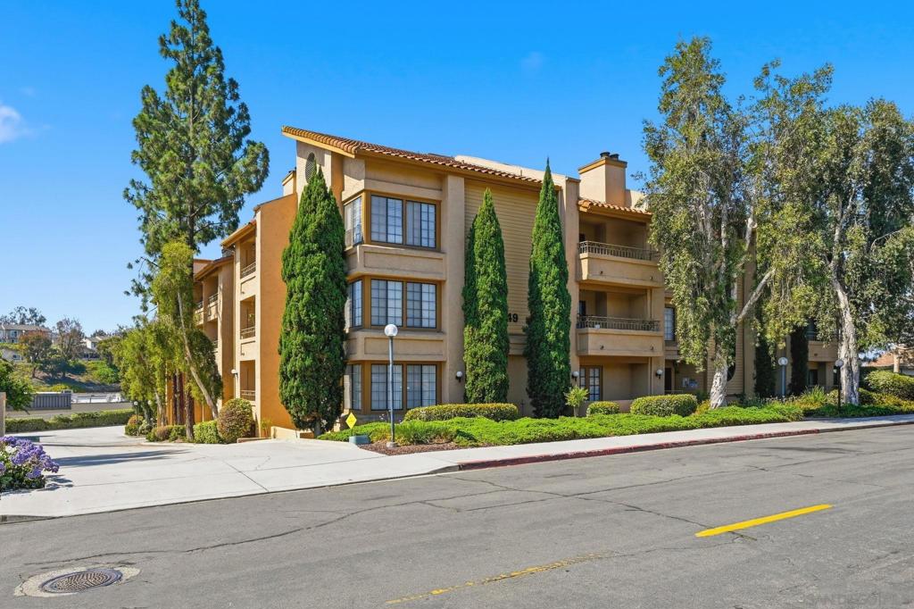 5649 Lake Park 301