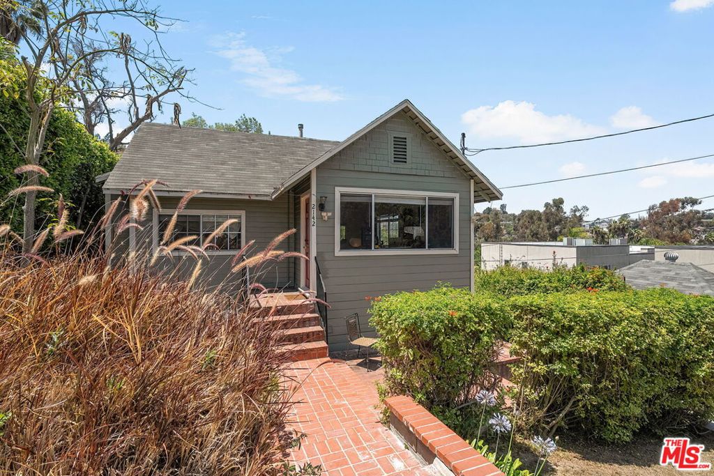 2142 Baxter Street