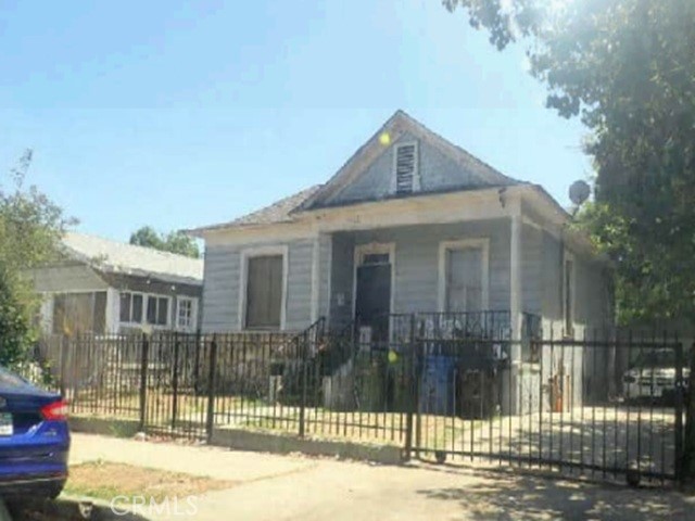 908 E 49th Place