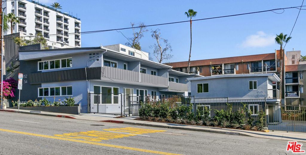 954 N San Vicente Boulevard 9
