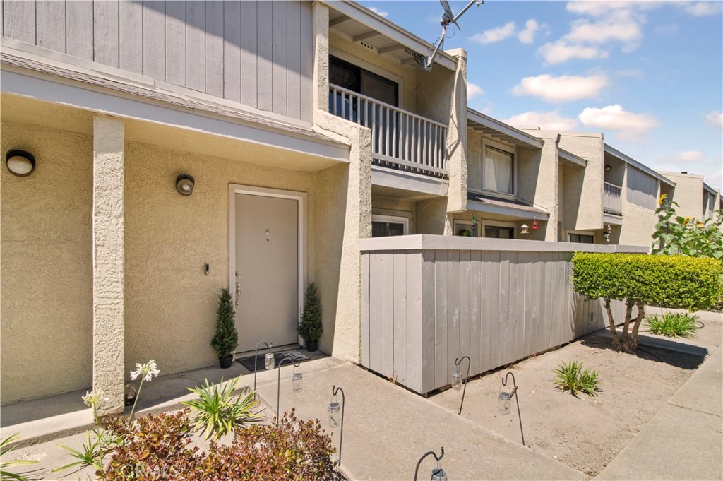 1109 W Cypress