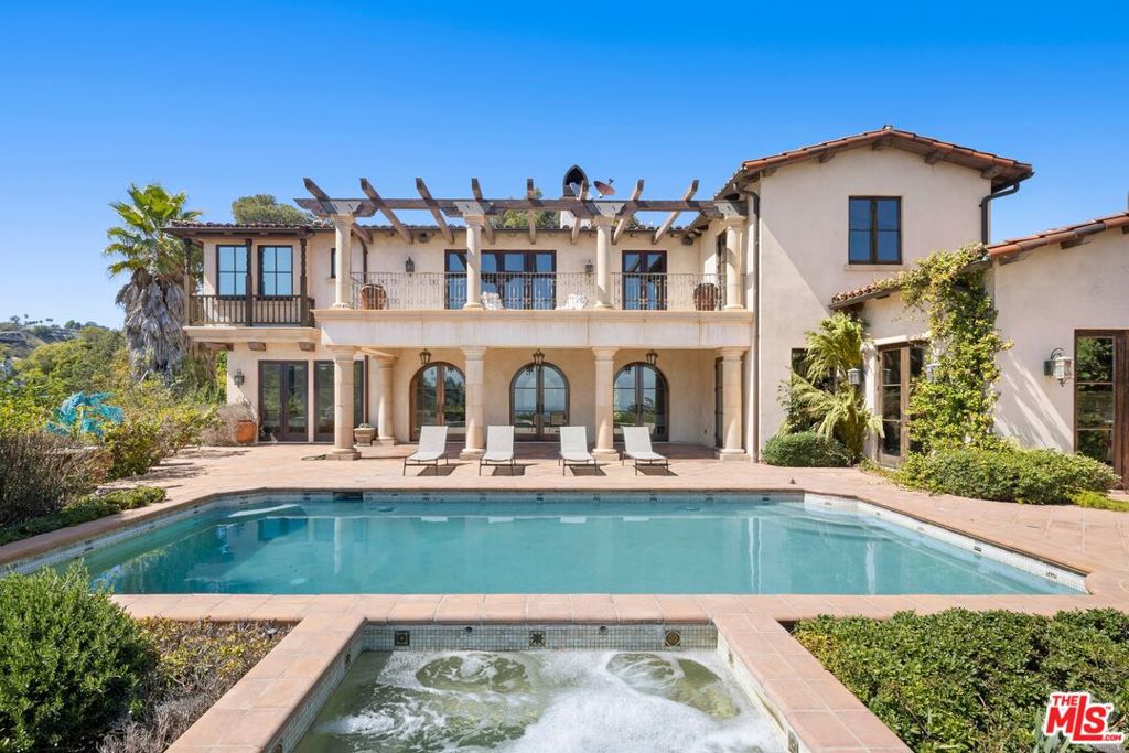 1111 Stradella Road