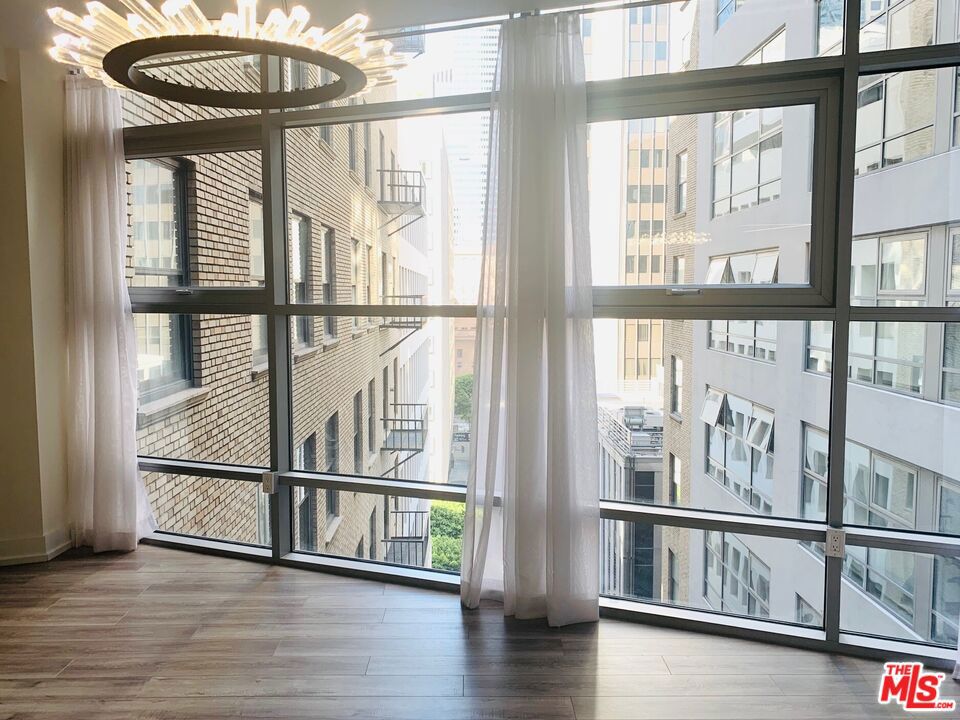 727 W 7th Street 911