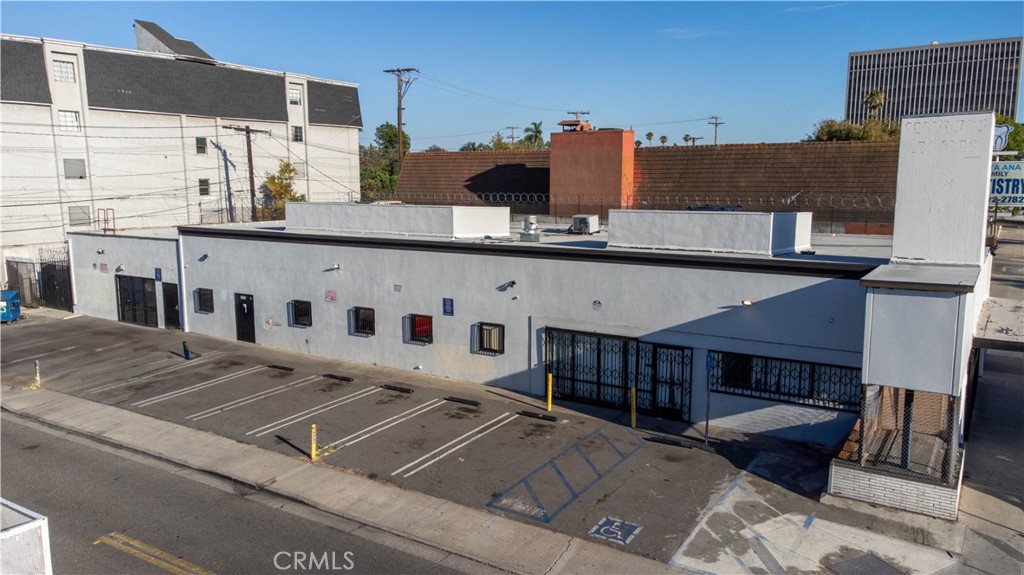 1327 N Main