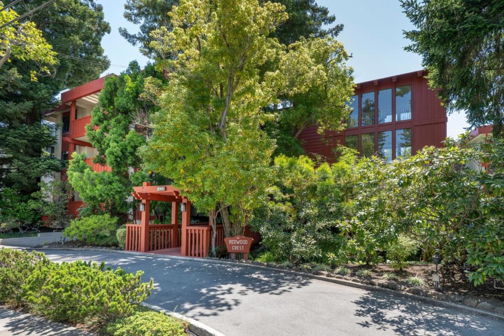 1435 Bellevue Avenue 305