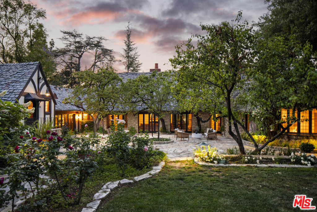 4934 Queen Florence Lane