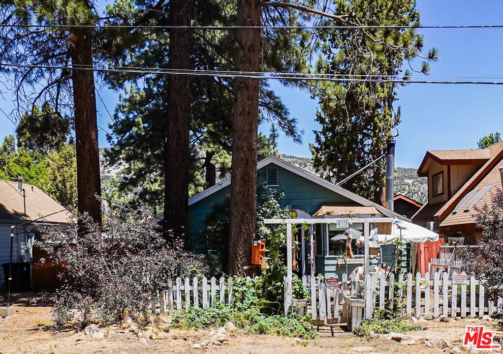 813 E Mountain View Boulevard