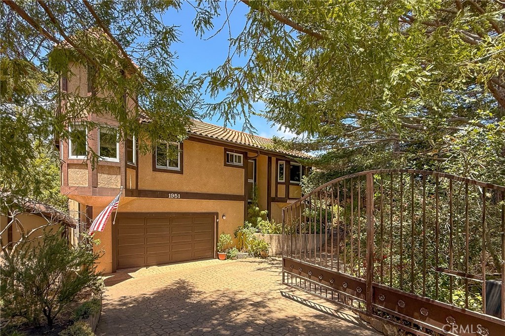 1951 Pierce Avenue
