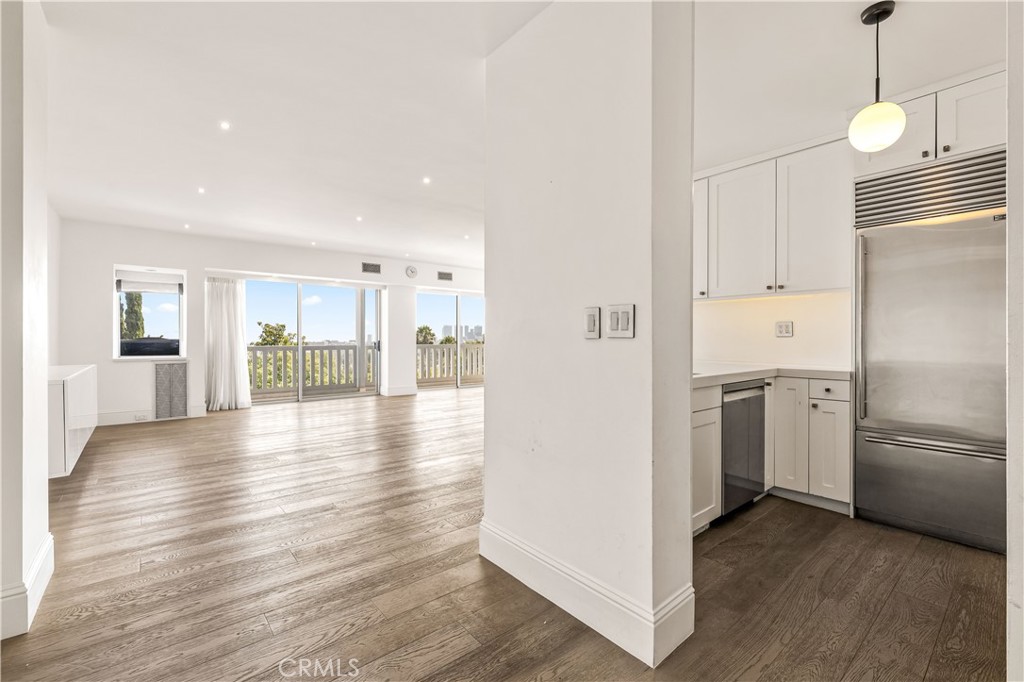 999 N Doheny Dr 310