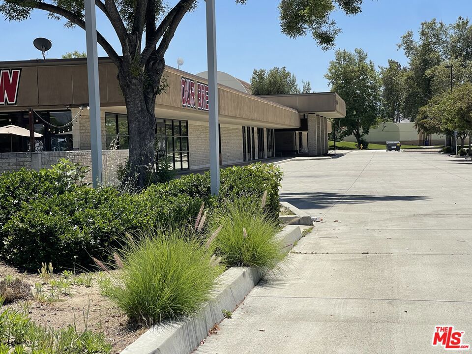 195 N Del Rosa Avenue