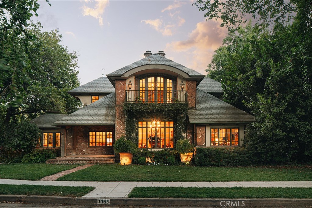 1095 Woodland Avenue
