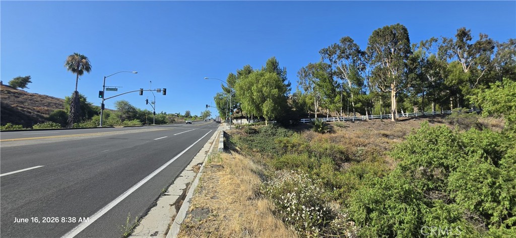 17401 La Sierra