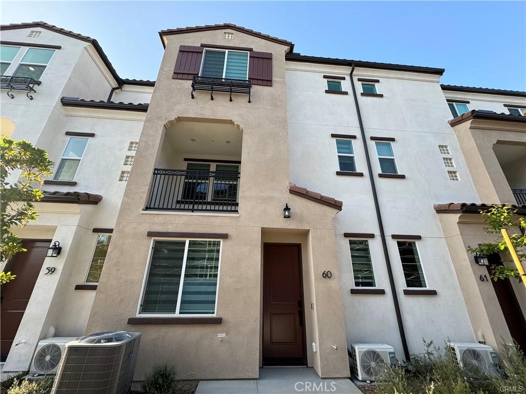 2317 W Broadway 60