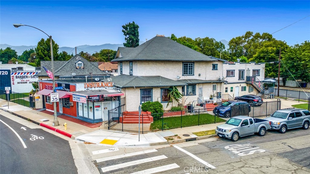 702 N Garey