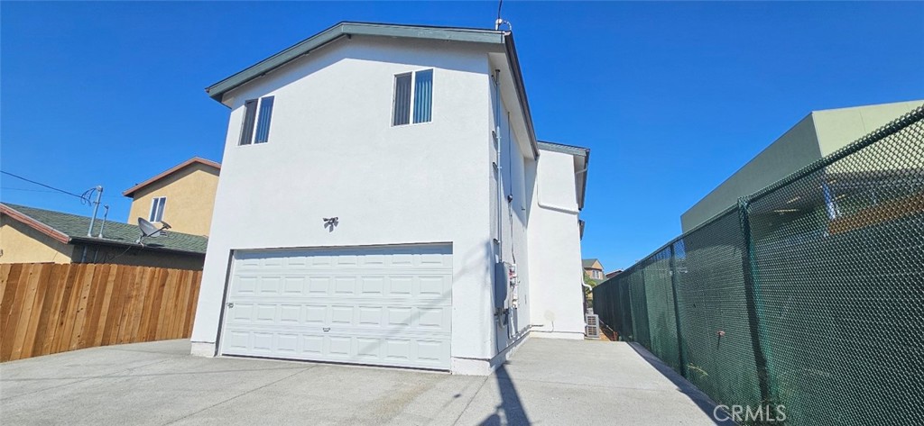 3839 Woodlawn 1/2