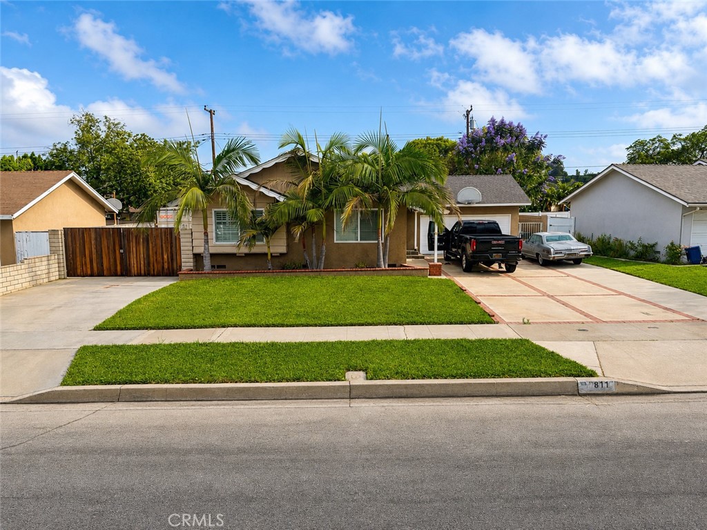 811 E Saint James Avenue