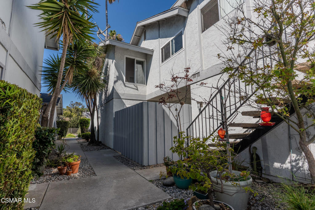 2511 E Harbor Boulevard 1