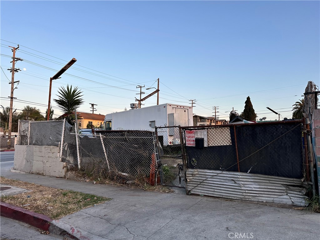 10305 S Normandie
