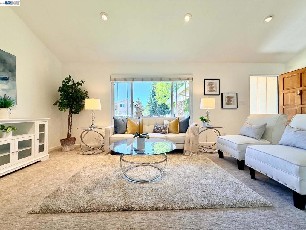 3247 Ensenada Dr