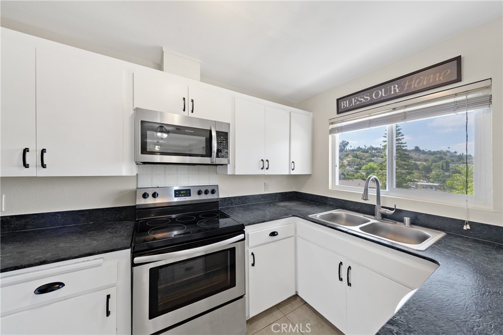 806 E 4th 9
