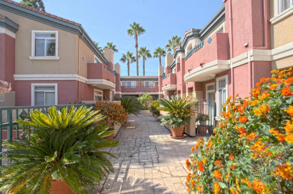 7285 Ventana Drive