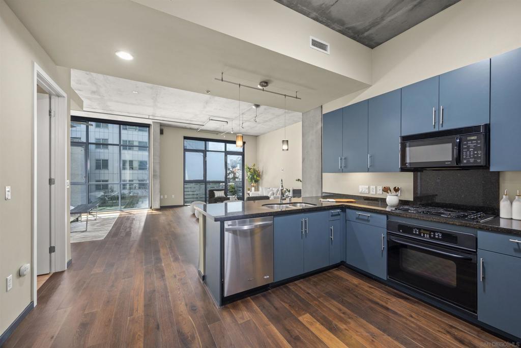 527 10Th Ave 302