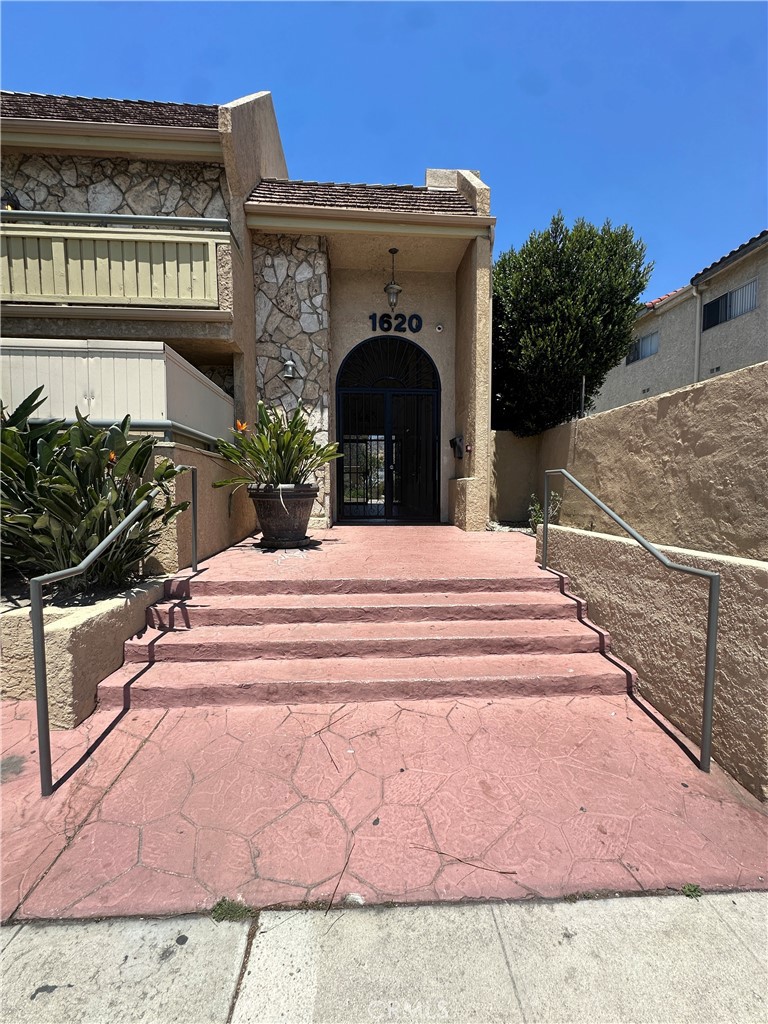 1620 N San Fernando 27