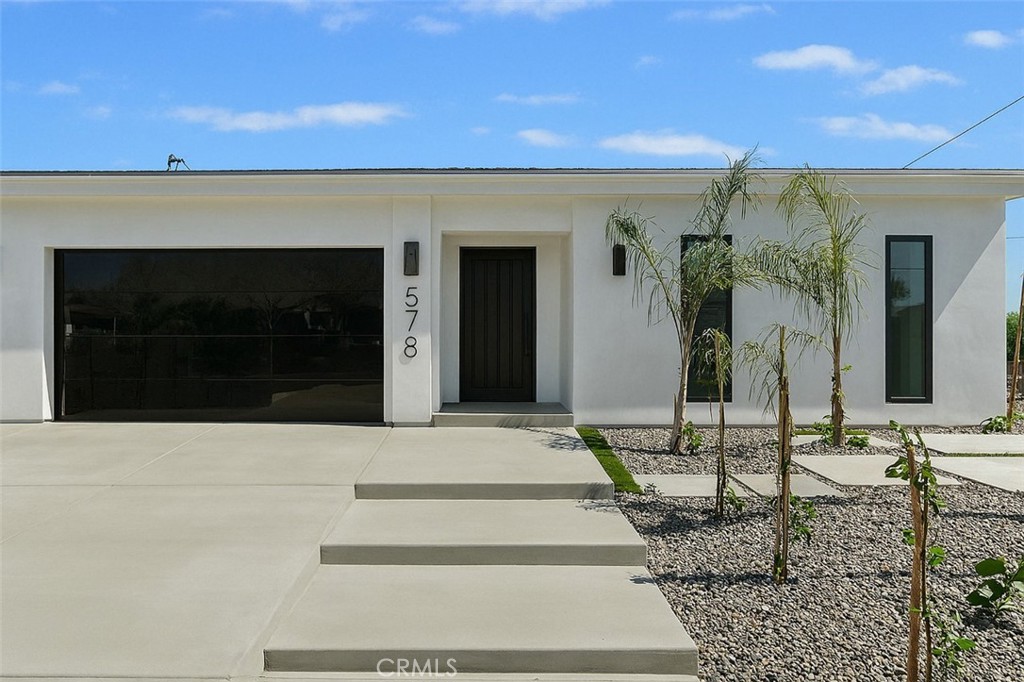 578 W AVENIDA CERCA