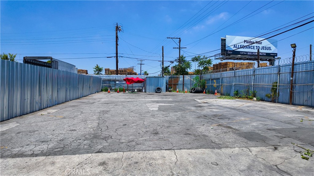 2637 E El Segundo