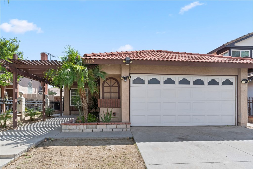 1529 Apple Creek