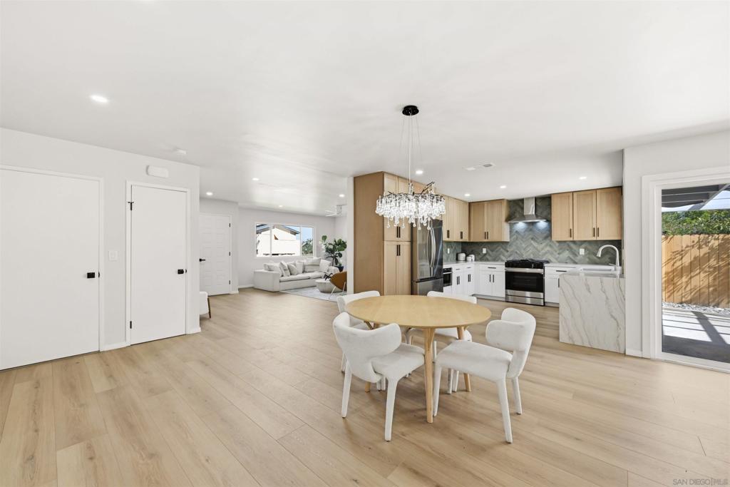12437 Ridgeton Dr