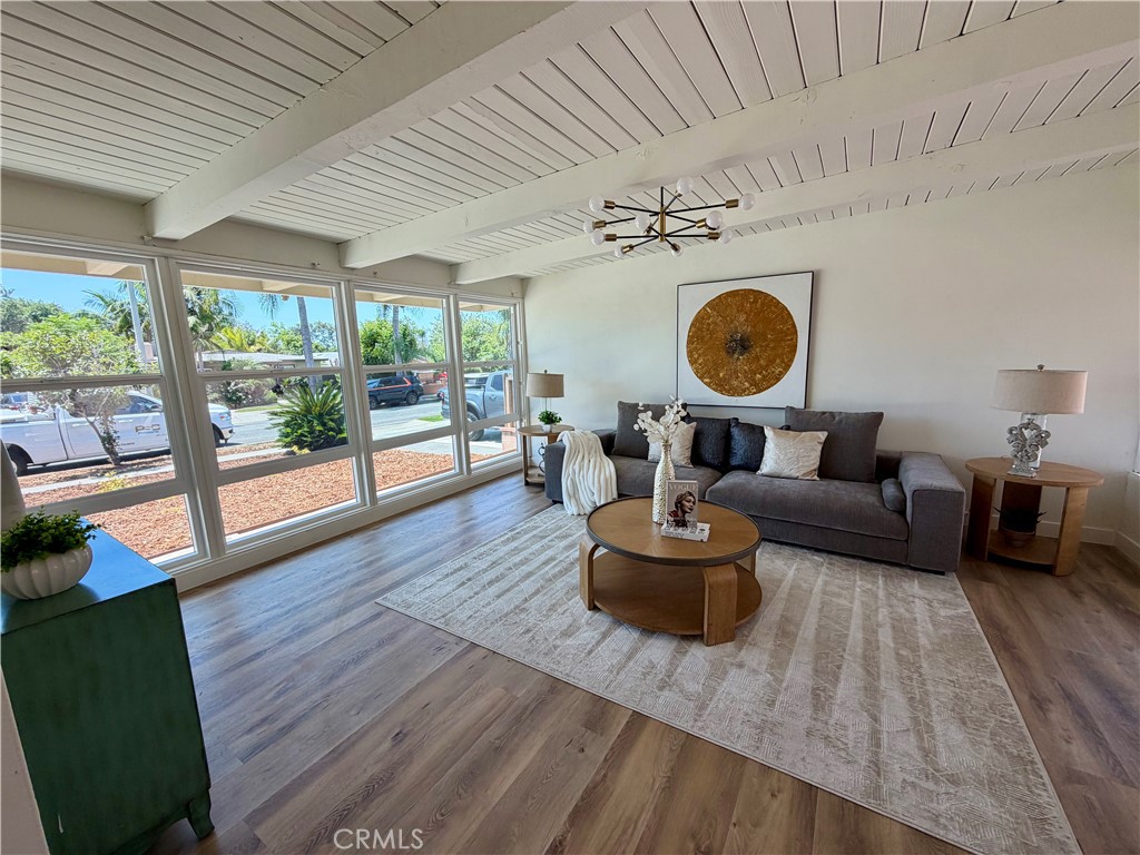 315 E Francis